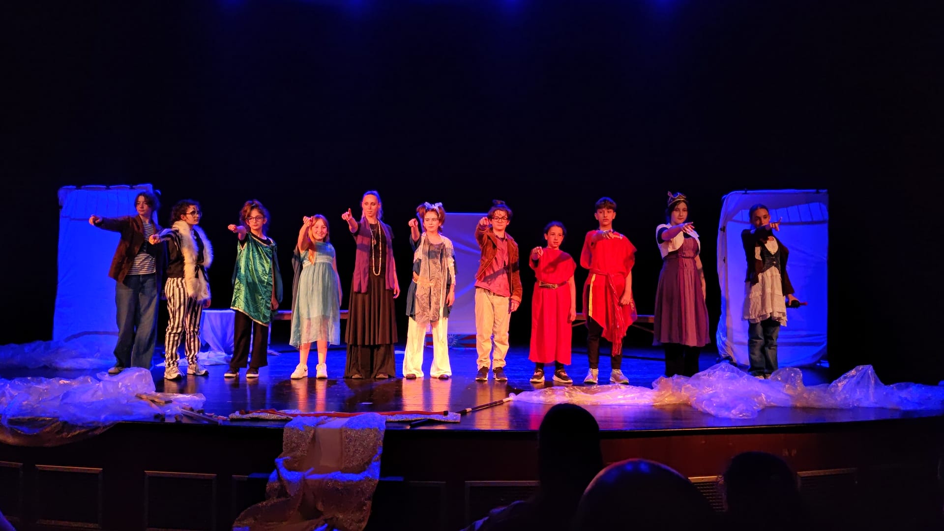 CHI È DI SCENA? Laboratorio teatrale per bambine e bambini _ Compagnia TeatroViola